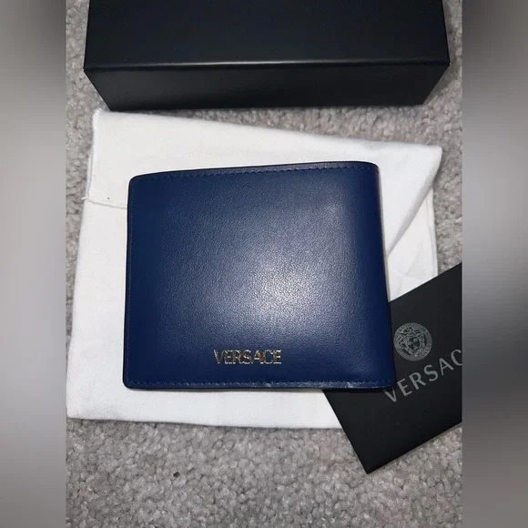 Versace Bifold Wallet Calf Leather! - Picture 2 of 4